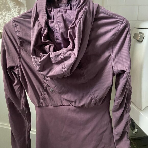 Lulu Lemon NEVER WORN Jacket - Picture 4 of 4